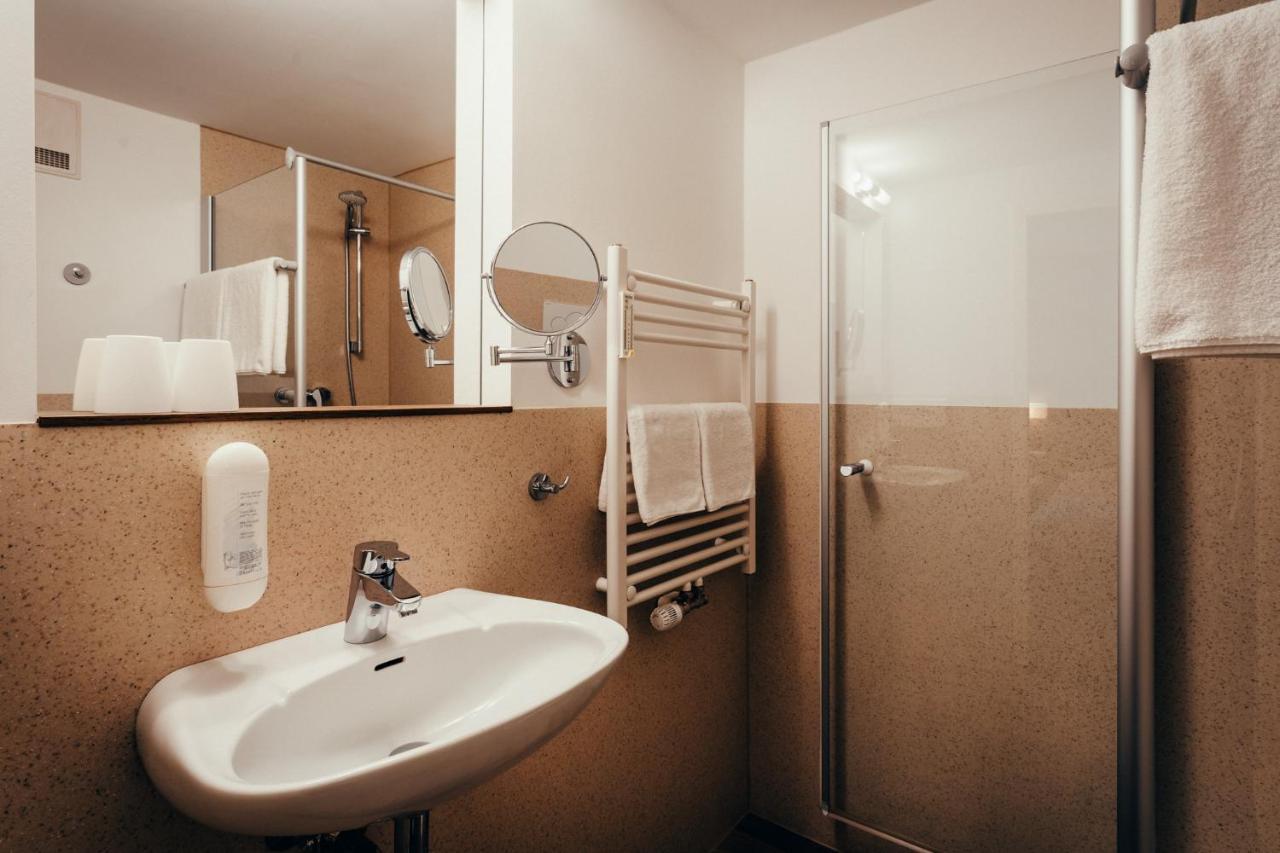 Hotel Adler Eichstatt Bagian luar foto